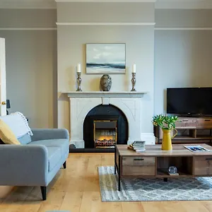 Apartment Kings, Chester