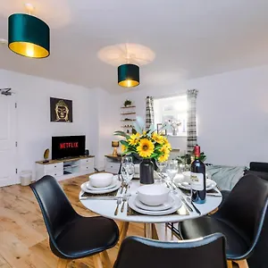 Apartment Attractive 2-bed Centre In By 53 Degrees Property, Ideal For Groups & Professionals - Sleeps 5, Chester