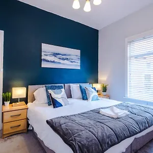 Holiday home Queens Avenue - - Sleeps 9, Chester